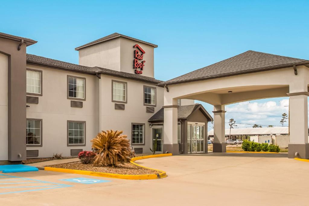 Red Roof Inn & Suites Lake Charles Main image 1